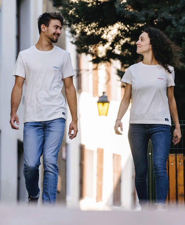 Tee-shirt Charline écru en coton bio – La Gentle Factory – Vue de couple