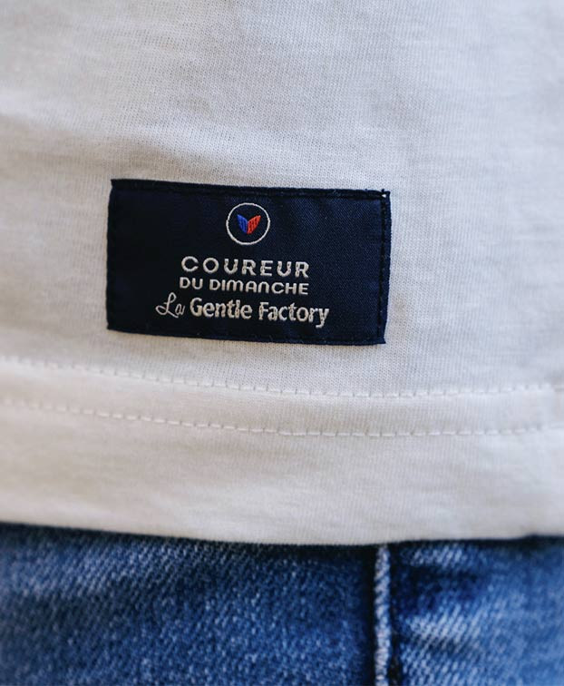 Tee-shirt Cory écru en coton bio– La Gentle Factory – Zoom étiquette