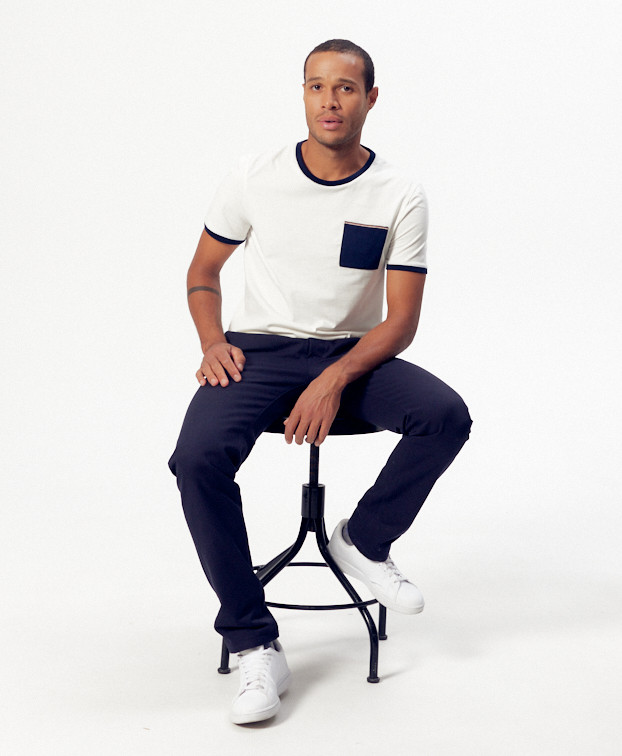 Tee-shirt Pacome écru en coton bio - La Gentle Factory - vue de loin Tee-shirt Pacome écru en coton bio - La Gentle Factory - vue de loin