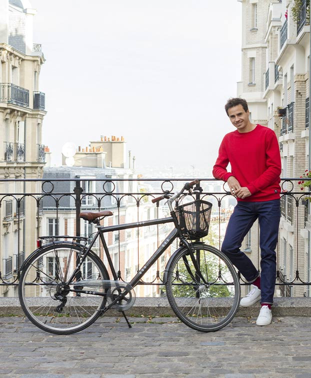 Jean Léo 130 brut en coton bio - La Gentle Factory - Vue de loin vélo