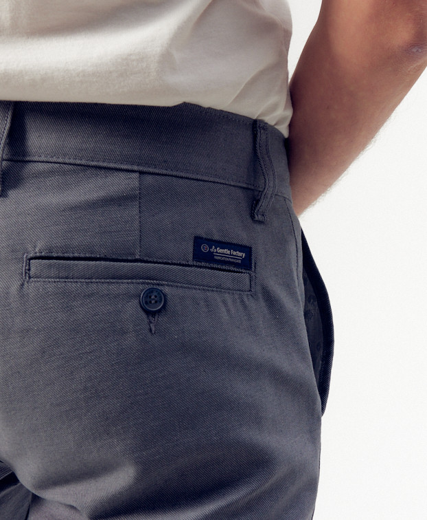 Chino Carlito gris anthracite en coton bio - La Gentle Factory - Vue poche arrière