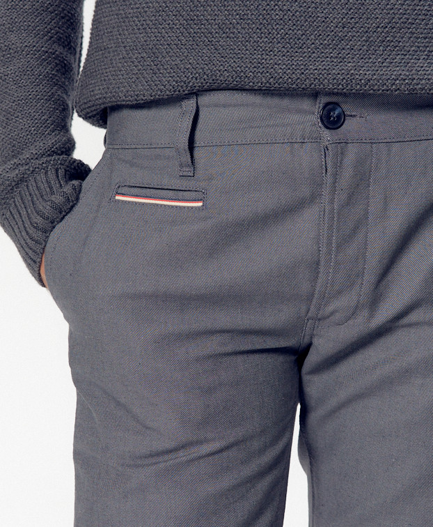 Chino Carlito gris anthracite en coton bio - La Gentle Factory - Vue ceinture 2