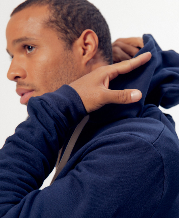 Sweat Célestin bleu en coton bio - La Gentle Factory - Vue de coté Sweat Célestin bleu en coton bio - La Gentle Factory - Vue de coté