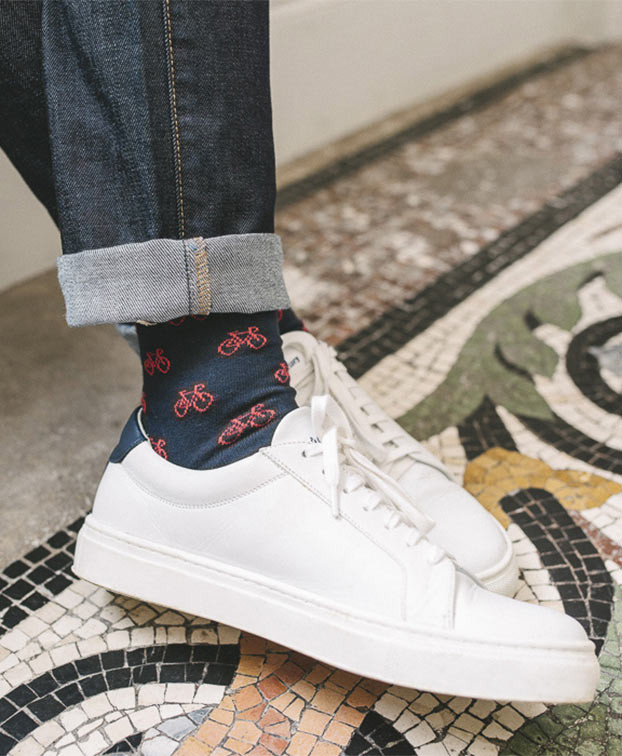 Chaussettes Caspar bleu en coton bio - La Gentle Factory - Vue portée