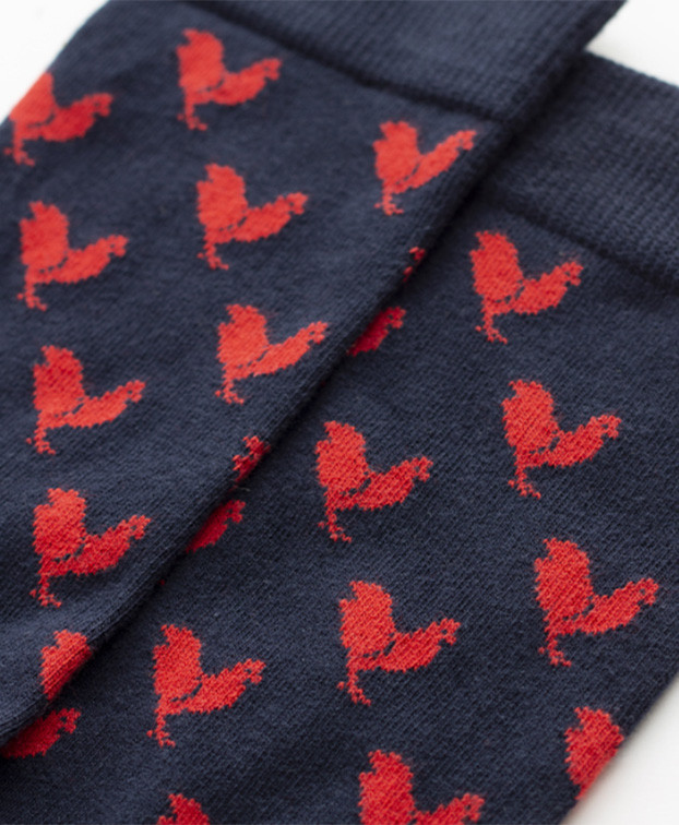Chaussette Caspar "Coq" bleu en coton bio - La Gentle Factory - Zoom coq Chaussette Caspar "Coq" bleu en coton bio - La Gentle Factory - Zoom coq