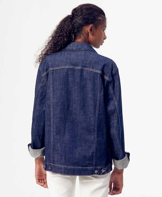 Veste en jean Victor en coton bio - Vue femme dos Veste en jean Victor en coton bio - Vue femme dos