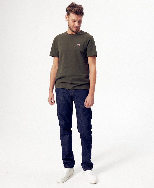 Tee-shirt Baptiste brodé kaki recyclé - La Gentle Factory - Vue Globale Tee-shirt Baptiste brodé kaki recyclé - La Gentle Factory - Vue Globale