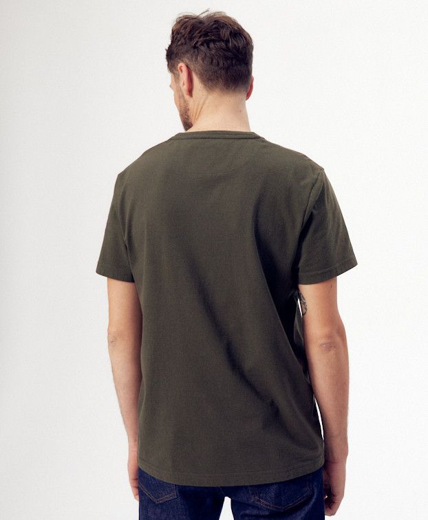 Tee-shirt Baptiste brodé kaki recyclé - La Gentle Factory - Vue de Dos Tee-shirt Baptiste brodé kaki recyclé - La Gentle Factory - Vue de Dos