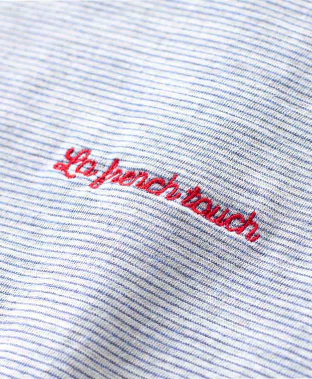 Tee-shirt Maryse bleu brodé - Vue détail broderie Tee-shirt Maryse bleu brodé - Vue détail broderie