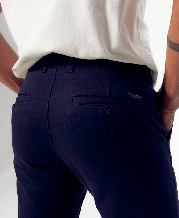 Chino Carlos lourd bleu en coton bio - Vue zoom dos Chino Carlos lourd bleu en coton bio - Vue zoom dos