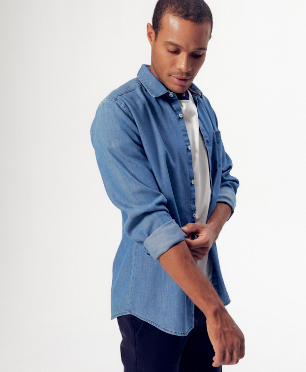 Chemise Johny denim en coton bio - La Gentle Factory - Vue de profil Chemise Johny denim en coton bio - La Gentle Factory - Vue de profil