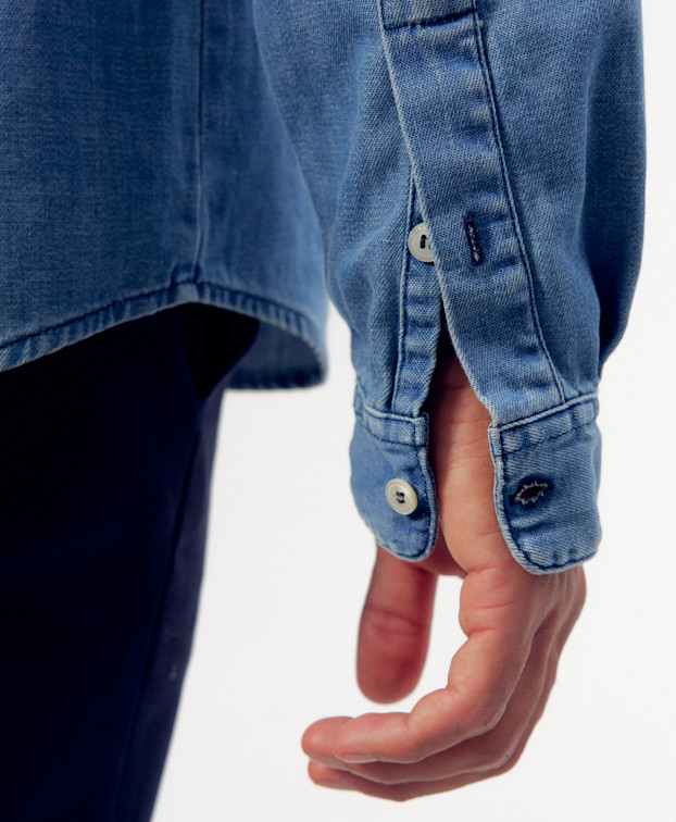 Chemise Johny denim en coton bio - La Gentle Factory - Zoom poignet Chemise Johny denim en coton bio - La Gentle Factory - Zoom poignet