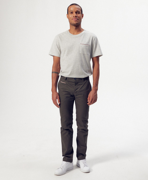 Chino Carlos lourd kaki en coton bio - La Gentle Factory - Vue de face Chino Carlos lourd kaki en coton bio - La Gentle Factory - Vue de face