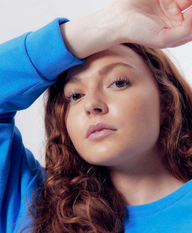 Sweat Hélène Bleu - Vue détail col Sweat Hélène Bleu - Vue détail col