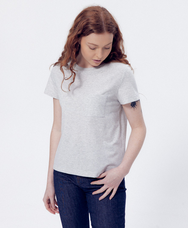 Tee-shirt Paoline gris recyclé - La Gentle Factory - Vue en plongée Tee-shirt Paoline gris recyclé - La Gentle Factory - Vue en plongée