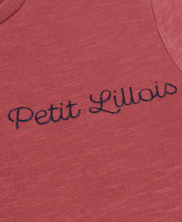 Tee-shirt Bertin brodé bordeaux en coton bio - La Gentle Factory - zoom broderie Tee-shirt Bertin brodé bordeaux en coton bio - La Gentle Factory - zoom broderie