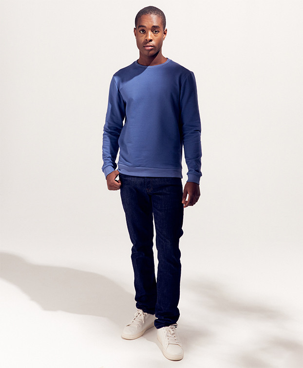 Sweat Sacha "Soleil" bleu en coton bio - La Gentle Factory - Vue silhouette complète Sweat Sacha "Soleil" bleu en coton bio - La Gentle Factory - Vue silhouette complète