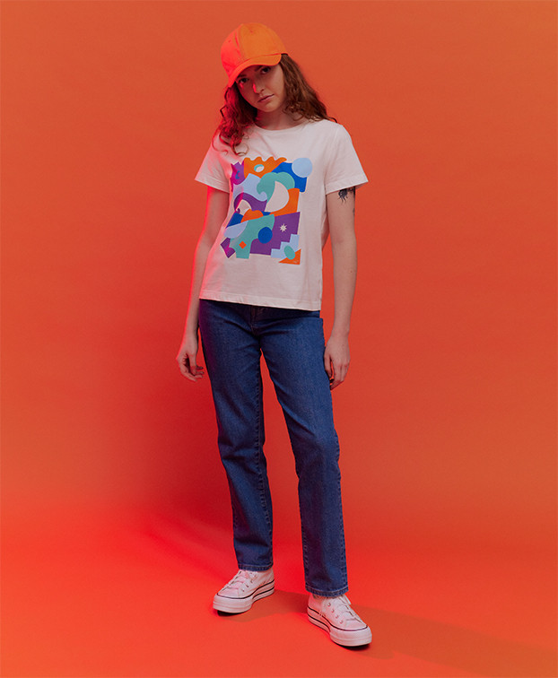 Tee-shirt Prune G&L écru en coton bio - La Gentle Factory - Silhouette complète Tee-shirt Prune G&L écru en coton bio - La Gentle Factory - Silhouette complète