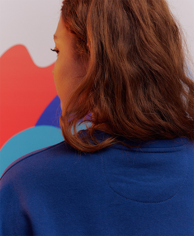 Sweat Lena G&L bleu en coton bio - La Gentle Factory - Zoom col Sweat Lena G&L bleu en coton bio - La Gentle Factory - Zoom col