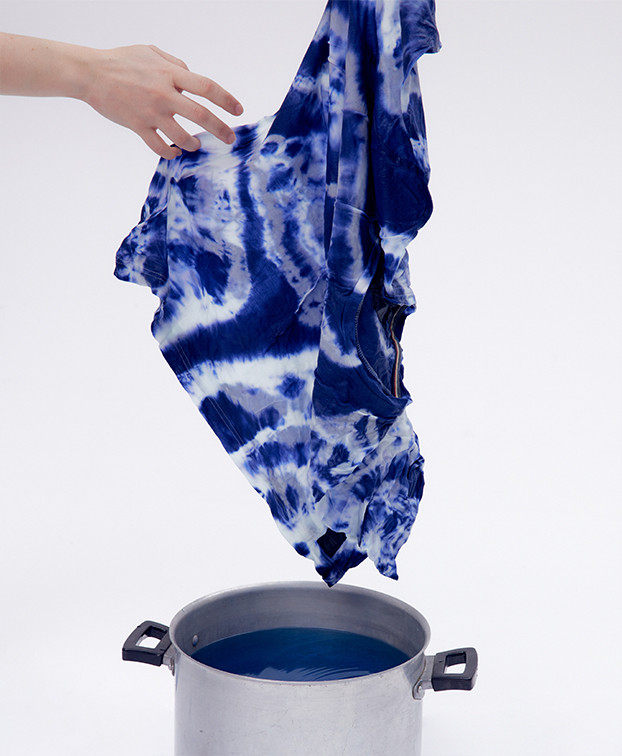 Tote bag Tim Tie & Dye bleu en coton bio - La Gentle Factory - Process Tie & Dye