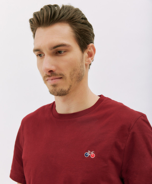 Tee-shirt Barthélémy "à vélo" bordeaux en coton bio - La Gentle Factory - Zoom broderie Tee-shirt Barthélémy "à vélo" bordeaux en coton bio - La Gentle Factory - Zoom broderie