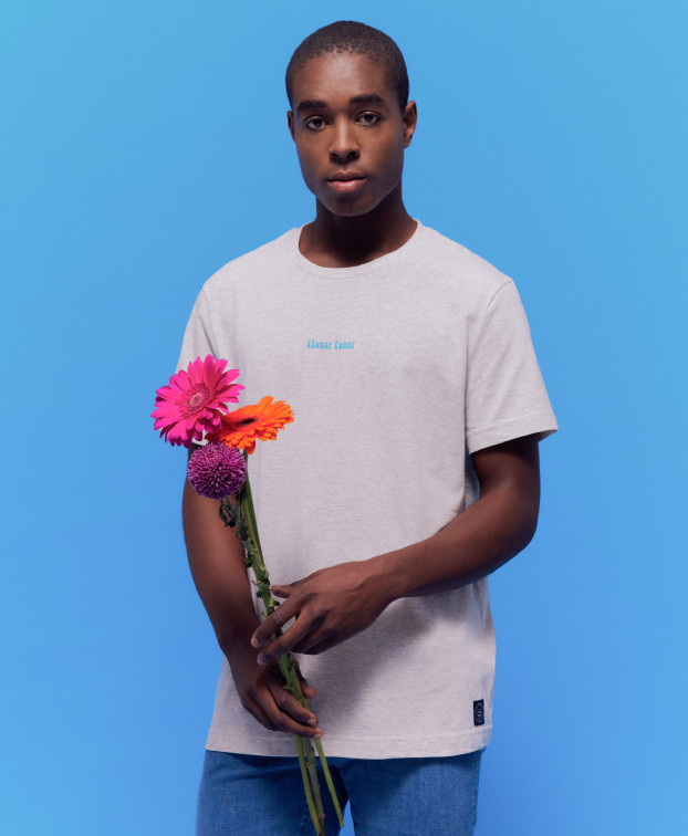 Tee-Shirt Philibert "Flower" gris en jersey fibres recyclées - La Gentle Factory - Photo zoomée