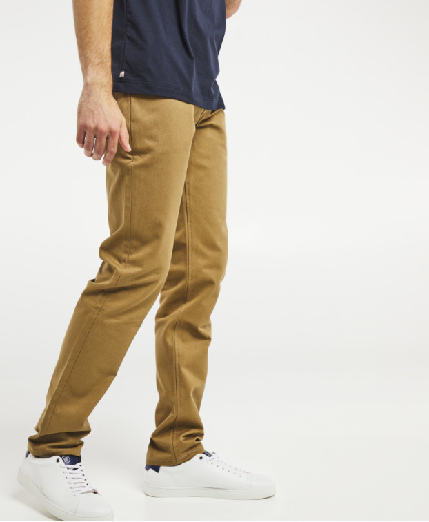 Chino Leon sable  marine made in France - La Gentle Factory - Vue de profil