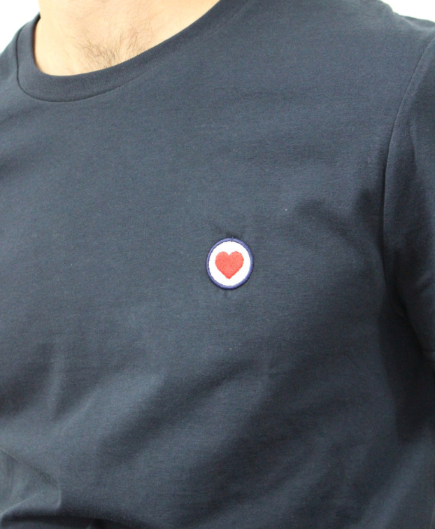 Tee-shirt Barthélémy cœur marine foncé -  La Gentle Factory - Zoom broderie