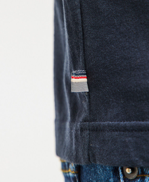 Tee-Shirt Baptiste "Café croissant" bleu marine foncé en coton bio - zoom étiquette