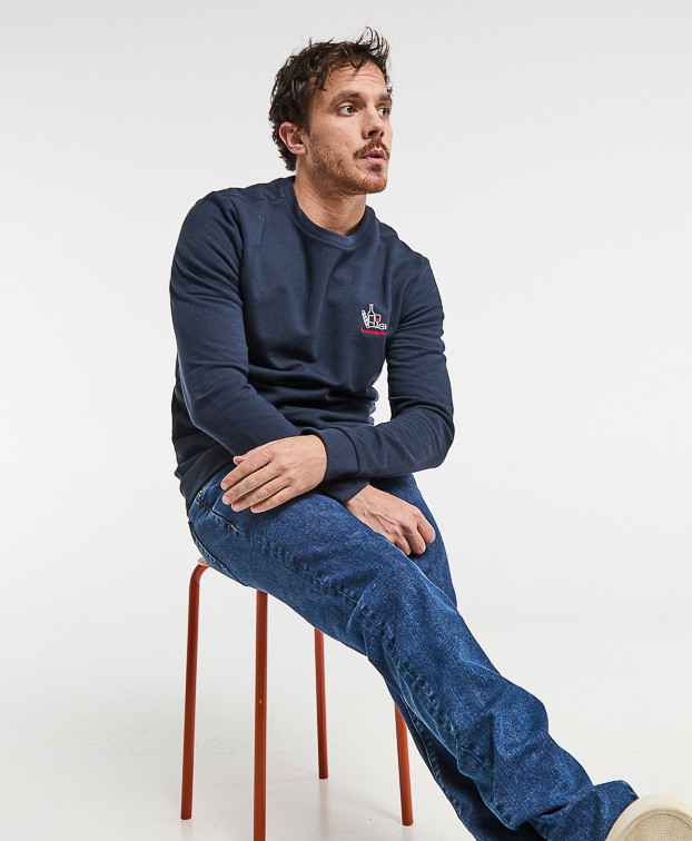 Sweat Basile brodé "French Apéro" marine en coton bio - vue silhouette