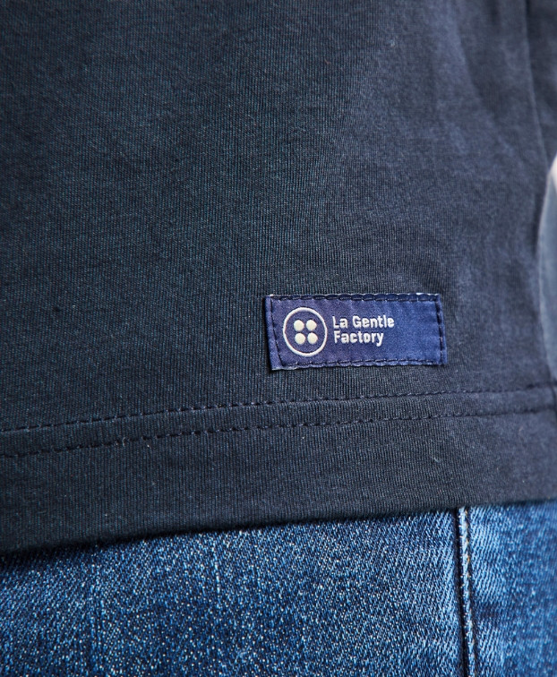 Tee-Shirt Baptiste "Café croissant" bleu en coton bio - zoom étiquette