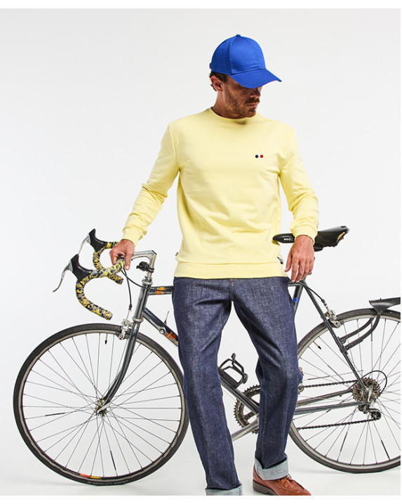 Sweat Benoit brodé vélo jaune pastel en coton bio  - vue face