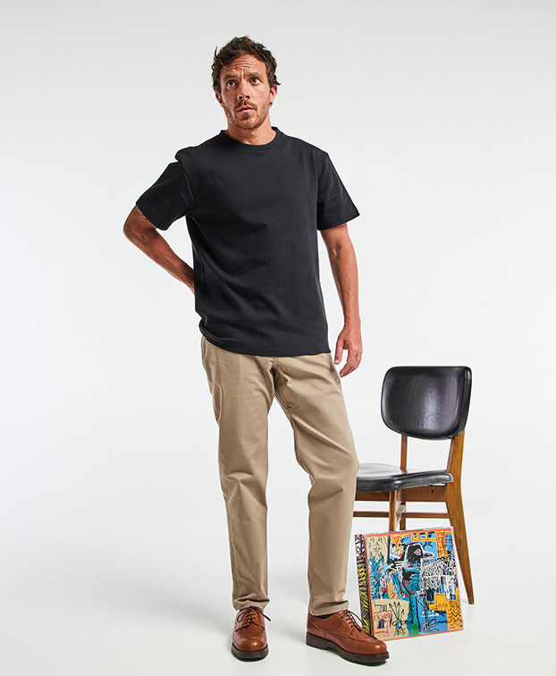 Tee-shirt Isao lourd en maille milano noir made in France - debout