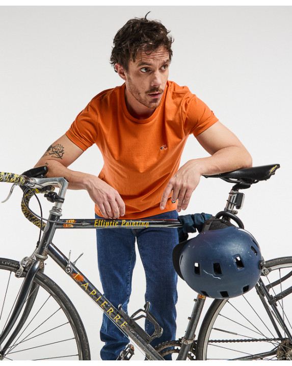 Tee-shirt Barthélémien brodé vélo orange en coton recyclé - vue vélo