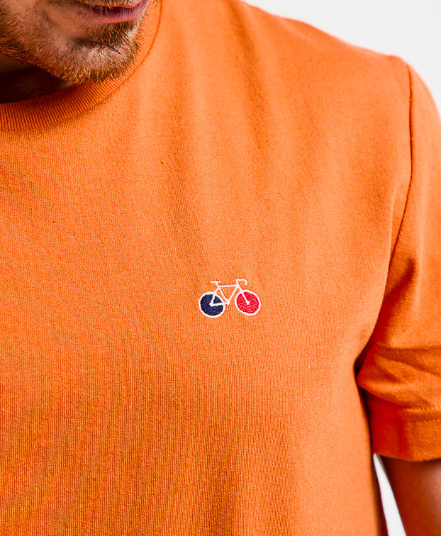 Tee-shirt Barthélémien brodé vélo orange en coton recyclé - zoom