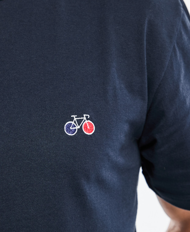 Tee-shirt Barthélémien brodé vélo marine en coton bio - zoom broderie
