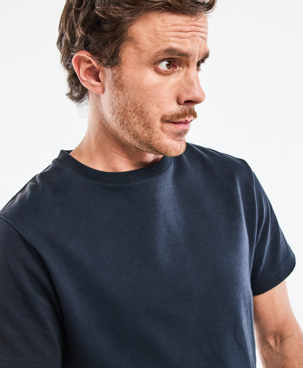 Tee-shirt Isao Lourd en maille milano bleu marine made in France - zoom col