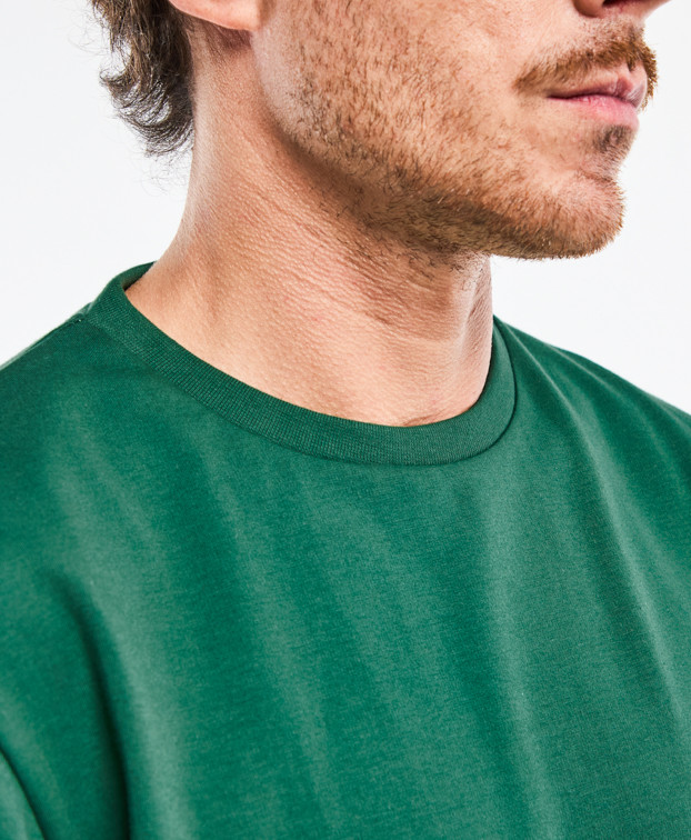 Tee-shirt Isao lourd en maille milano vert foncé en coton bio - zoom col