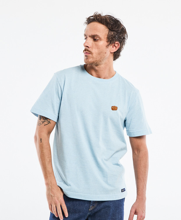 Tee-shirt Barthélémien bleu ciel brodé "Brioche" Made in France - face