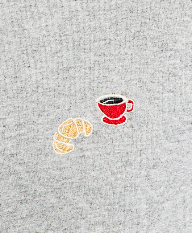 Tee-Shirt Barthélémien "Café croissant" gris chiné foncé recyclé - zoom broderie