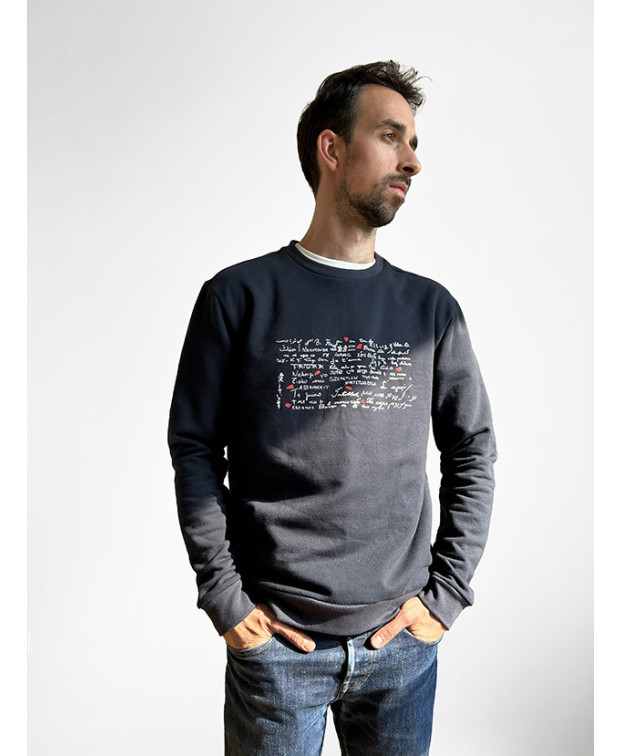Sweat Samuel marine printé Le mur des Je t'aime en coton bio - porté