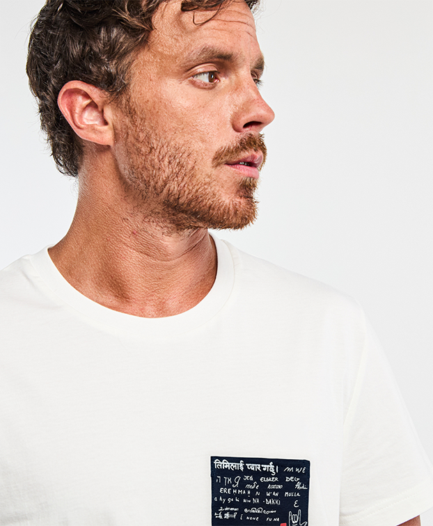 Tee-shirt Barthelemien écru à poche Le Mur des Je t'aime en coton bio - zoom