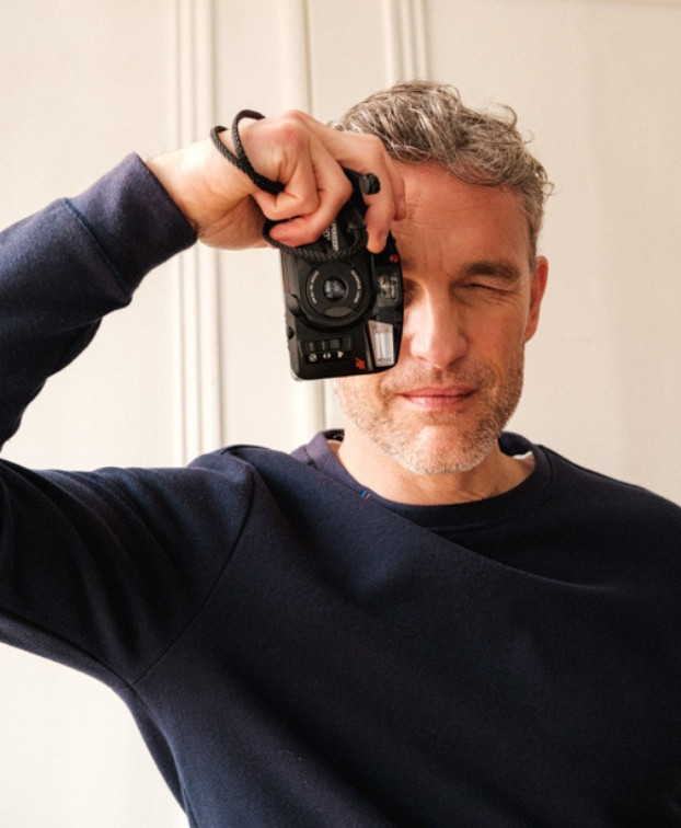 Sweat Paul piqué bleu marine en fibres recyclées - vue Lifestyle