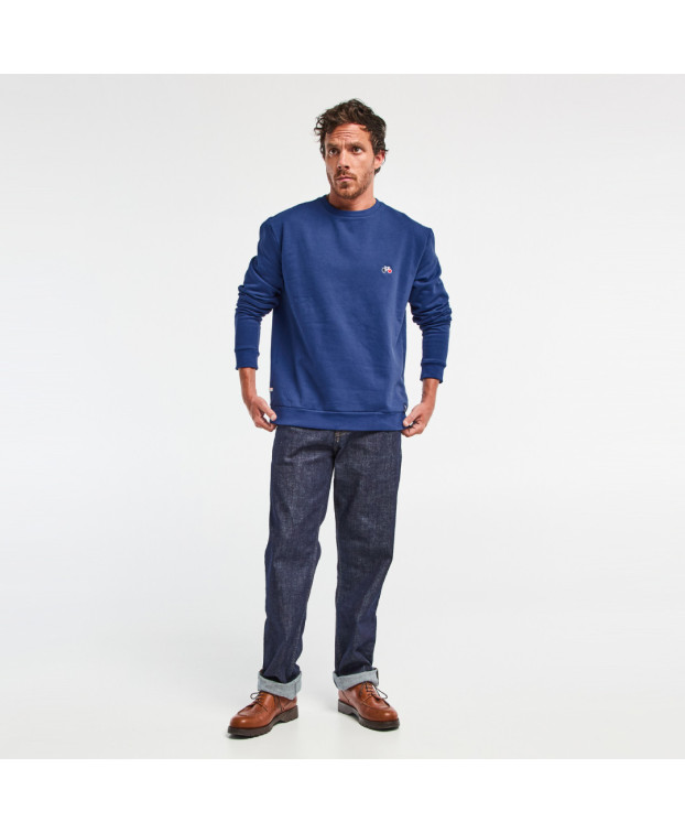 Sweat homme en coton bio bleu indigo brodé made in France - Benoit - La Gentle Factory - vue mannequin