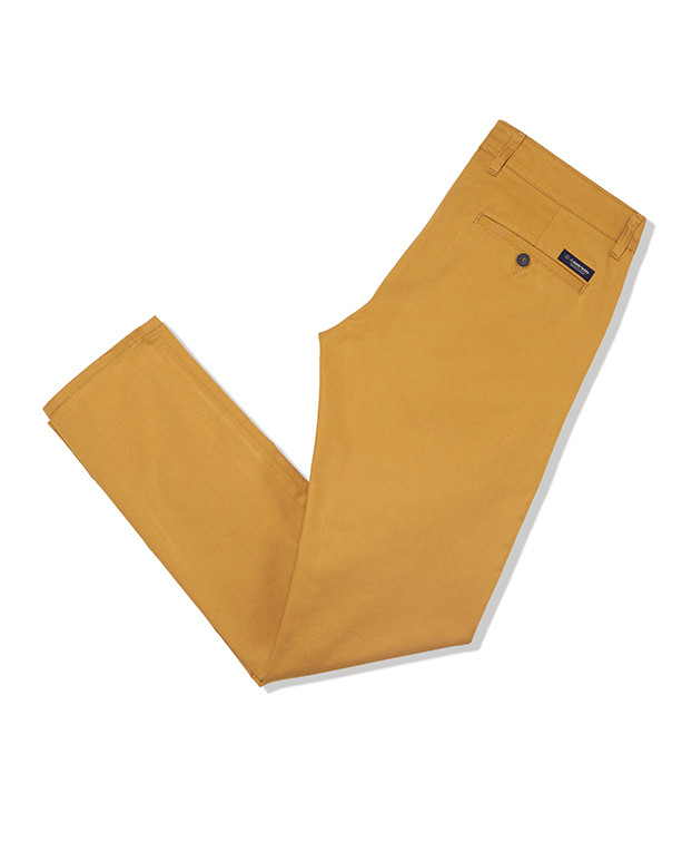 Chino Carlos léger ocre en coton bio - La Gentle Factory - Vue à plat Chino Carlos léger ocre en coton bio - La Gentle Factory - Vue à plat