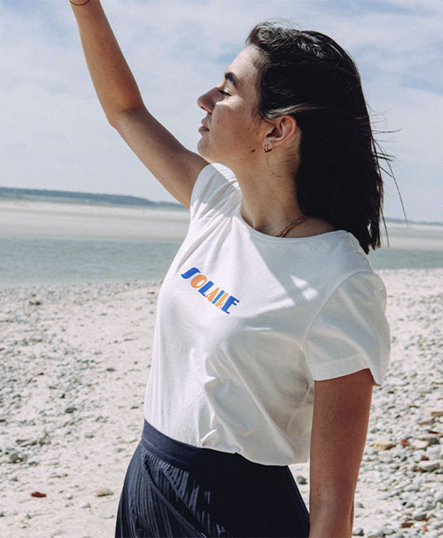 Tee-shirt Palmyre "Solaire" écru en coton bio vue de profil - La Gentle Factory