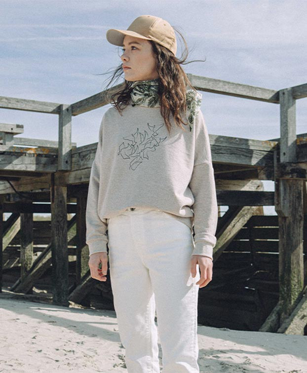 Sweat Lena "Oiseaux" beige recyclé - vue de profil - La Gentle Factory Sweat Lena "Oiseaux" beige recyclé - vue de profil - La Gentle Factory