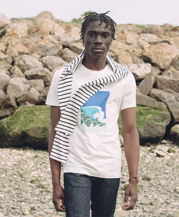 Tee-shirt Philibert "Surfeur" écru en coton bio -au porté- La Gentle Factory Tee-shirt Philibert "Surfeur" écru en coton bio -au porté- La Gentle Factory