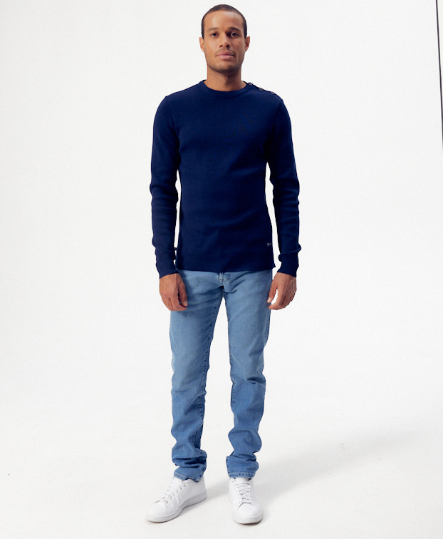 Pull Manu - Vue silhouette complète Pull Manu - Vue silhouette complète