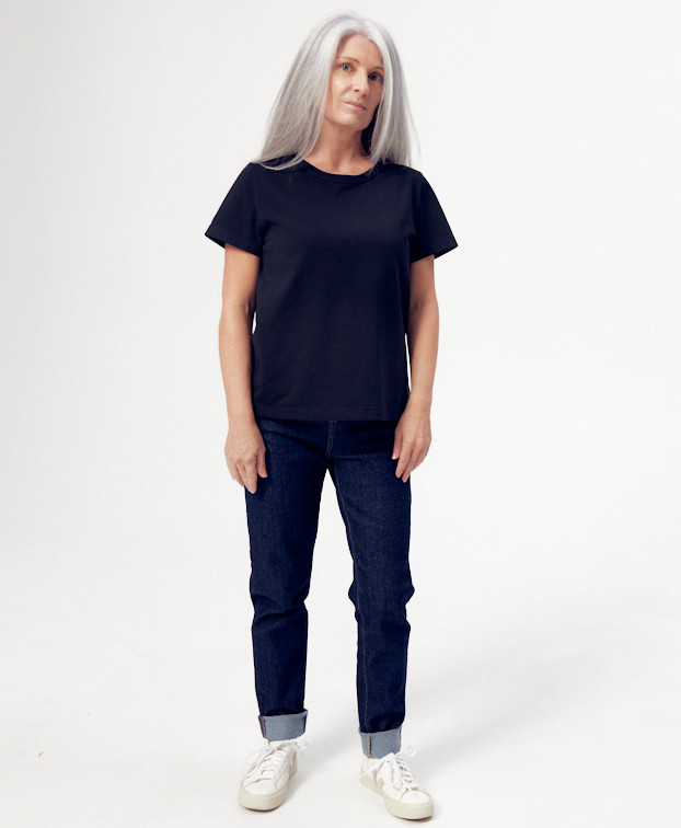Tee-shirt Augustine noir - Vue silhouette complète Tee-shirt Augustine noir - Vue silhouette complète